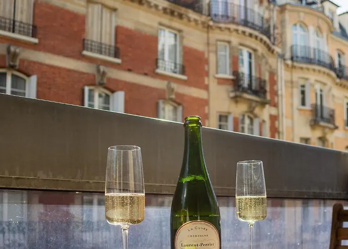 Appartement Tour Eiffel - Balcon - 16e - Calme *