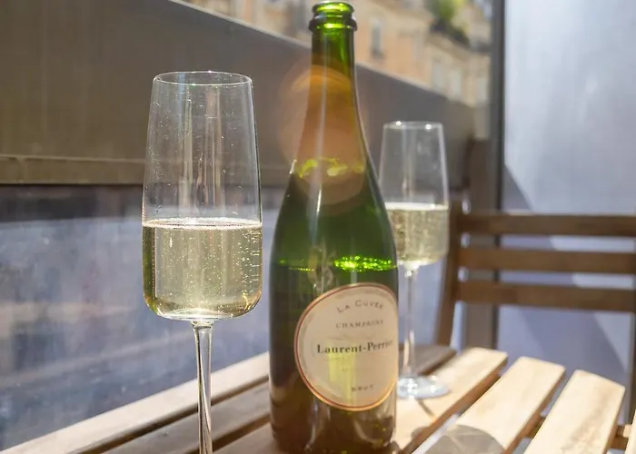 Appartement Tour Eiffel - Balcon - 16e - Calme *