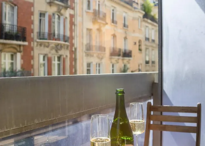 Tour Eiffel - Balcon - 16e - Calme